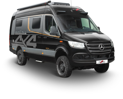 Malibu Genius Performance 4x4 Campervan auf weißem Hintergrund.