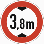 Verkehrsschild Durchfahrtsverbot über einer Höhe von 3,8 m.