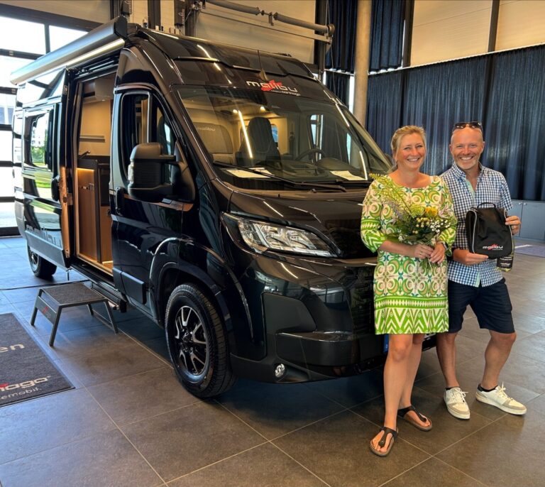 Neue Malibu Kunden vor Ihrem neuen Malibu Van