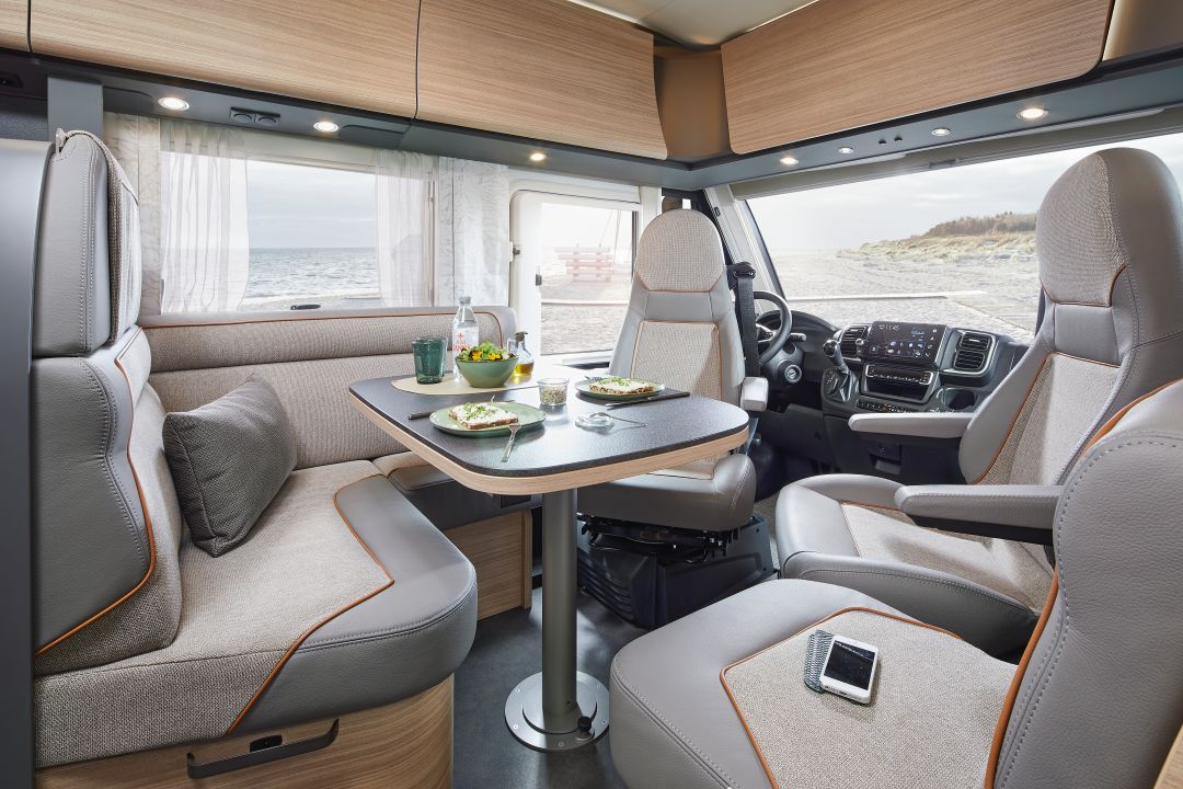 2026_MalibuReisemobil_RM2_I470RB-LE-K_comfort-4.2t_Sitzgruppe-hv