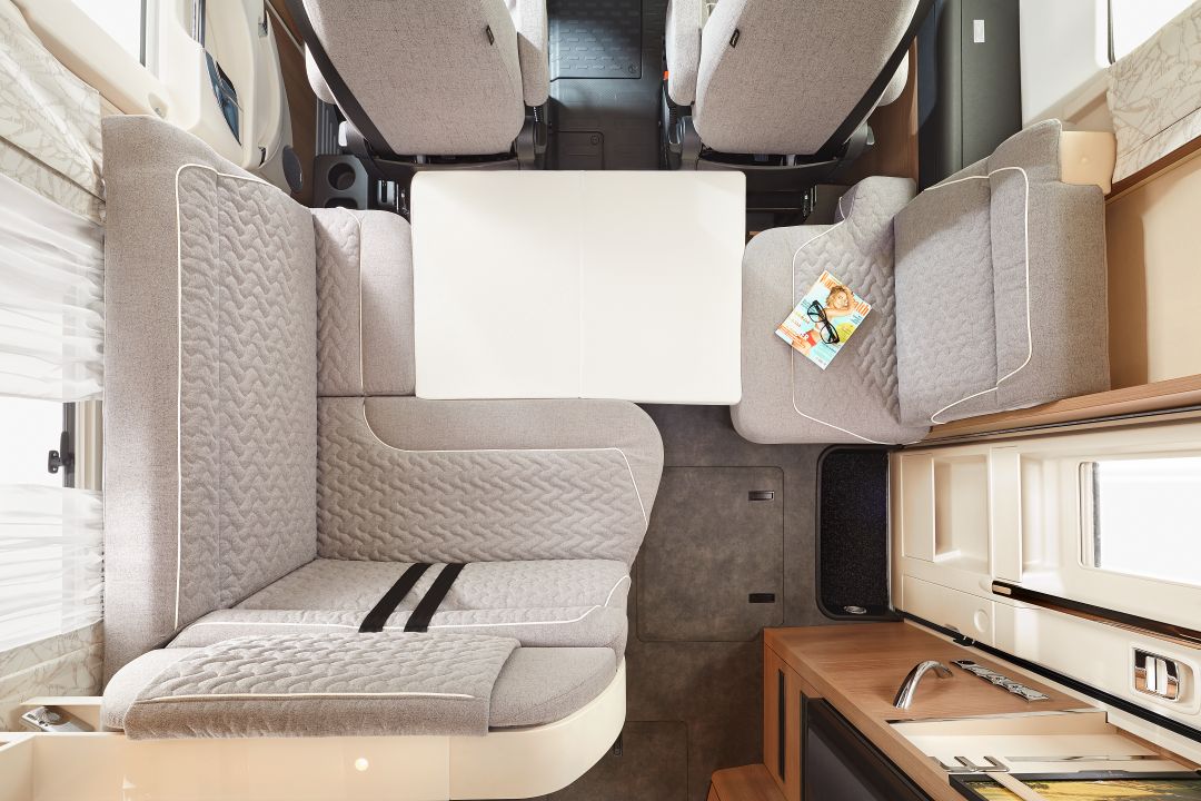 RET-2021_Malibu-460LE_Umbau-Schlafplatz_V2