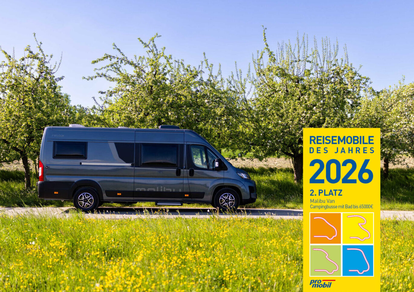 Malibu relax fährt in einer Frühlingslandschaft